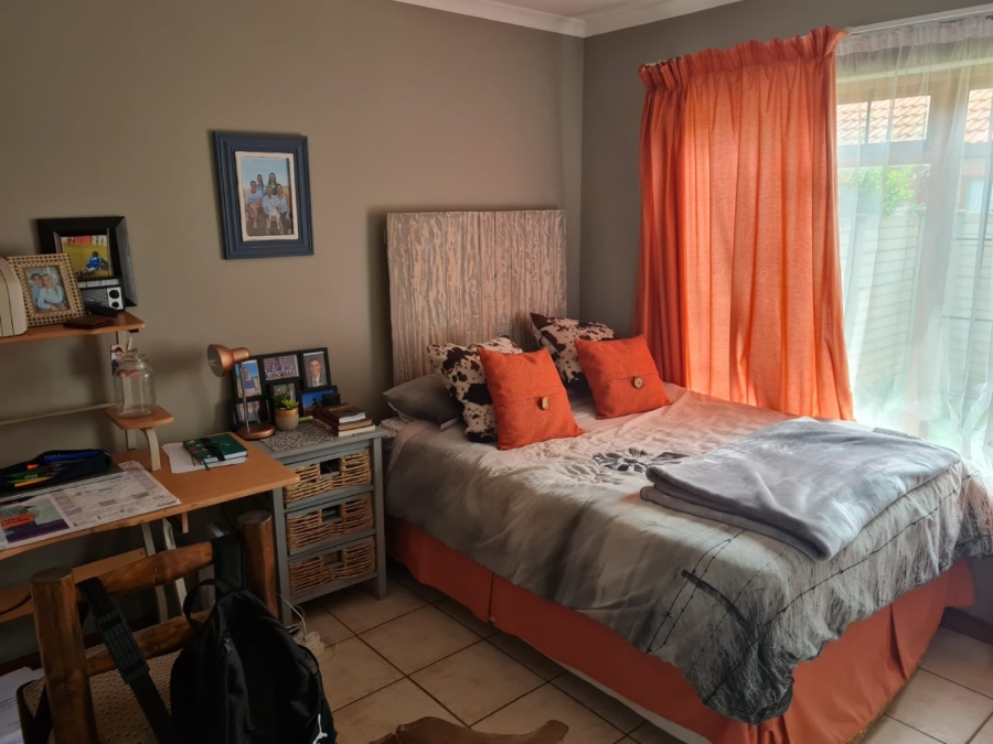 2 Bedroom Property for Sale in Langenhovenpark Free State